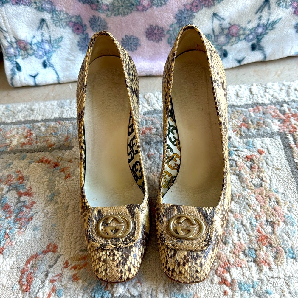 Gucci women pump- high heels size 6